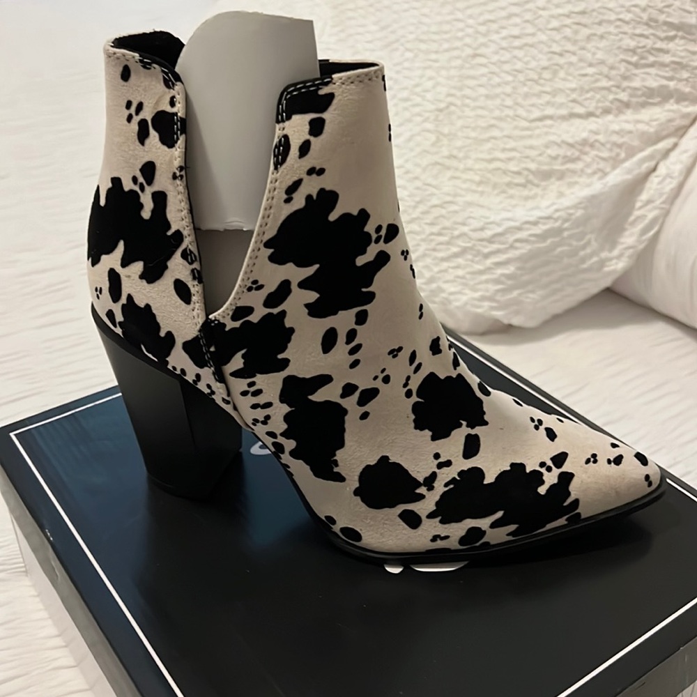 Calf suede booties brand new